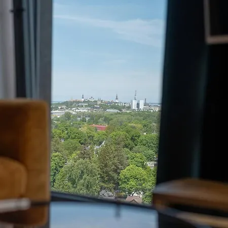 Skyview Luxury, Wide Monitor And Scenic Bath Window Apartman
