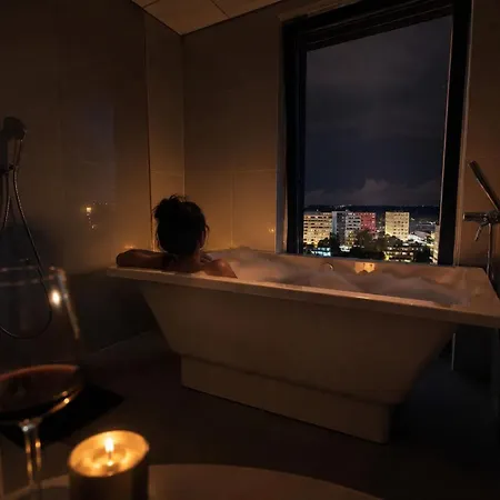 Apartman Skyview Luxury, Wide Monitor And Scenic Bath Window